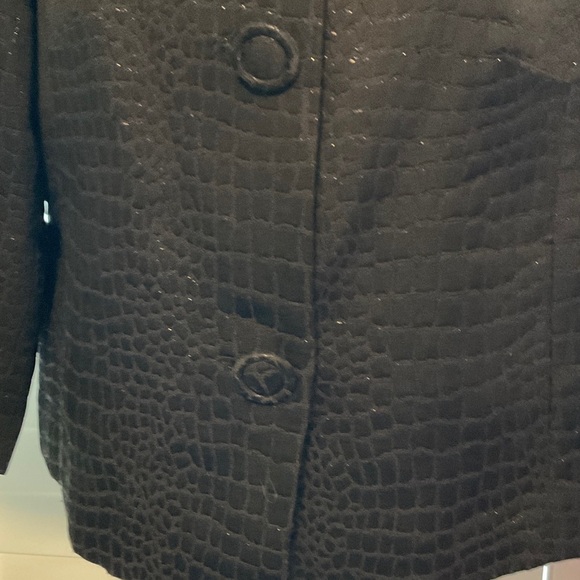 Chic Black Textured Women's Blazer - Picture 3 of 9